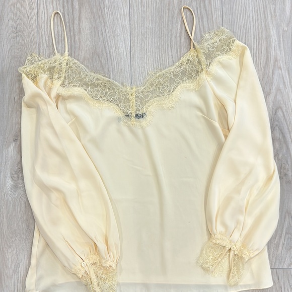 Lace long sleeve top. - Picture 3 of 3